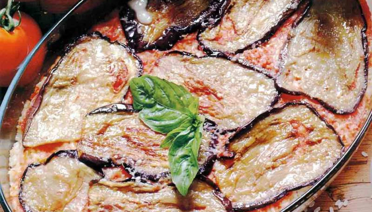 Gratin de macaronis, aubergine et tomate