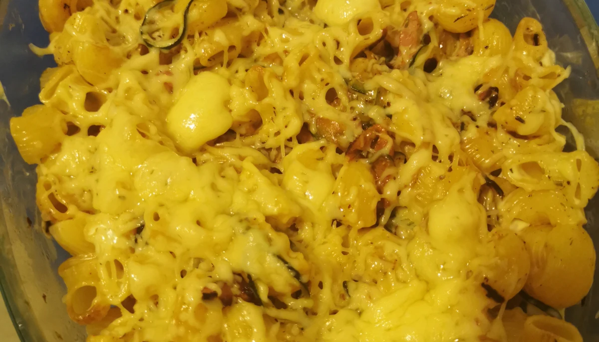Gratins de pâtes, lardons et courgettes