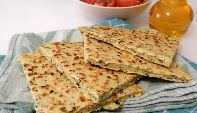 Kesra (galette fine aux herbes)