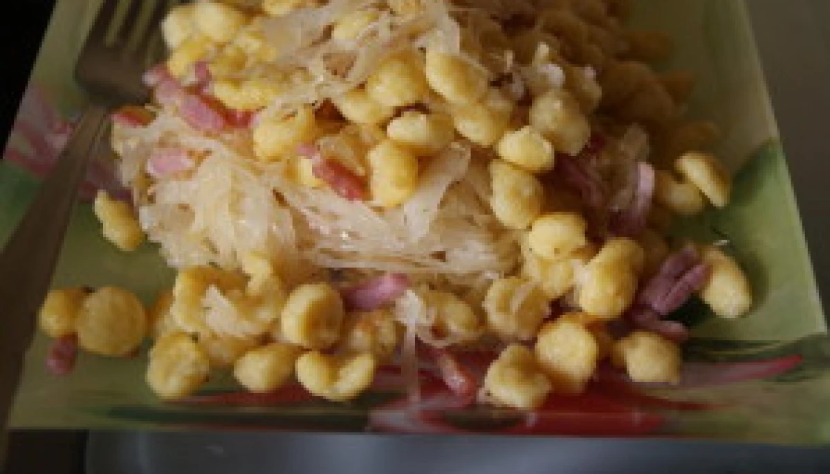 Knepfle et choucroute aux lardons