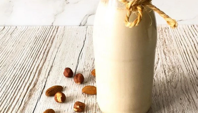 Lait d'amandes et de noisettes