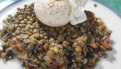Lentilles, lardons & oeuf poché