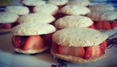 Macarons fraise crème pâtissière