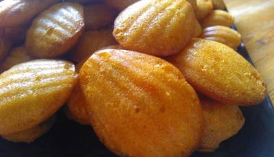 Madeleines au Pesto Rosso
