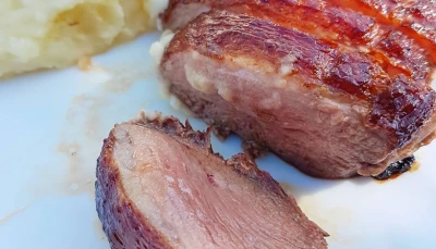Magret de canard, purée pommes de terre au romarin