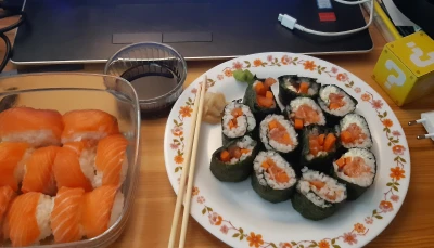 Makis et nigiris au saumon