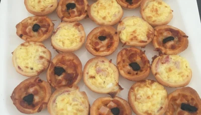 Mini quiches et mini pizzas