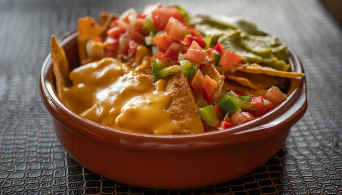 Nachos au cheddar et guacamole