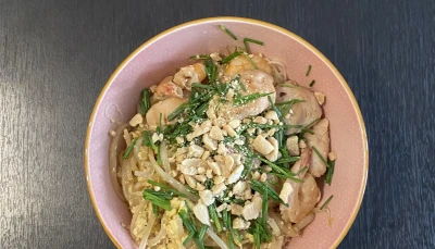 Nouilles au poulet et à la cacahuète