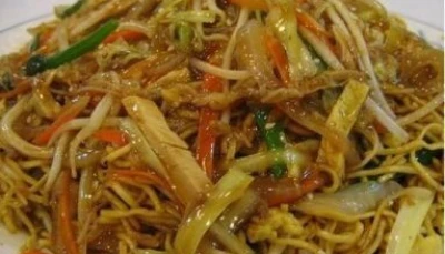 Nouilles au poulet et curry vert