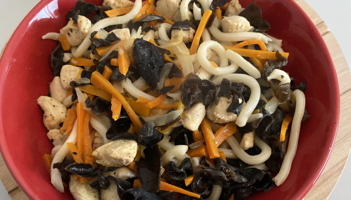 Nouilles aux champignons noirs