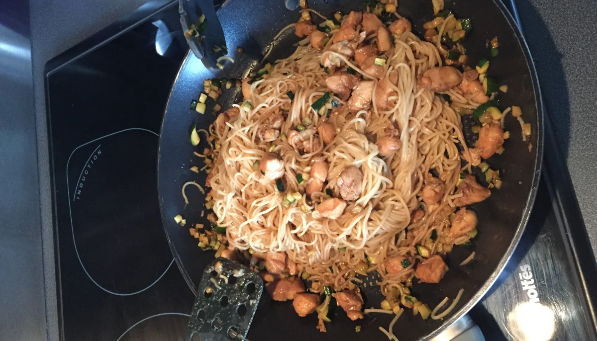 Nouilles poulet courgette cacahuète :)