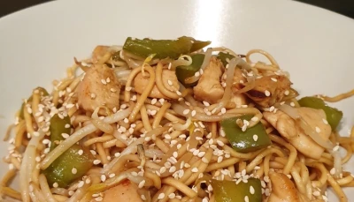 Nouilles sautées au poulet