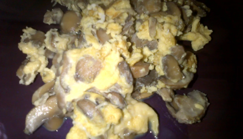 Oeuf brouillé aux champignons