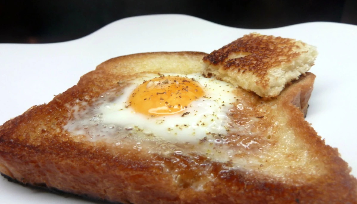 Oeuf dans l'trou