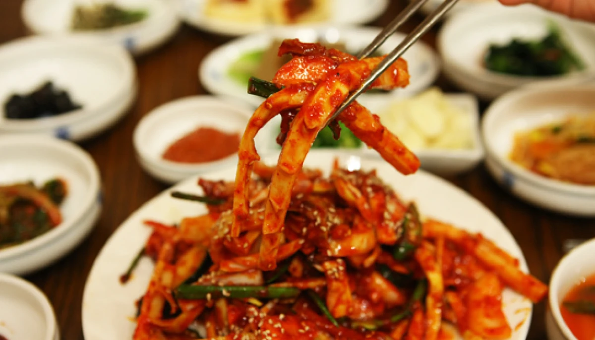 Ojingeo-Bokkeum (calamars piquants à la coréenne)