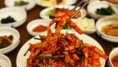 Ojingeo-Bokkeum (calamars piquants à la coréenne)