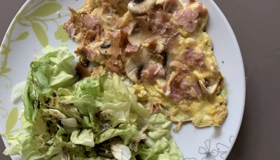 Omelette jambon champignons fromage