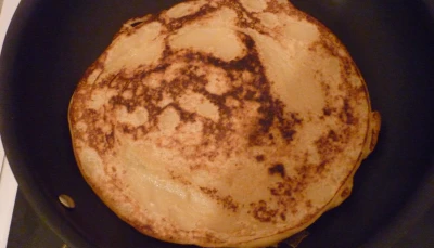 Pancakes aux fruits sans sucre ni oeufs