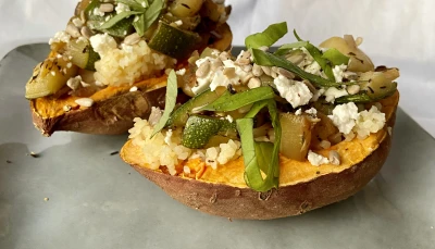Patate douce farcie au boulgour, courgette et feta