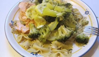 Pâtes au saumon brocoli courgette