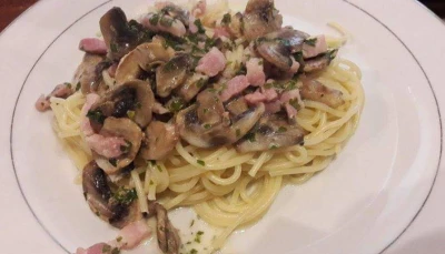Pâtes aux champignons et lardons.