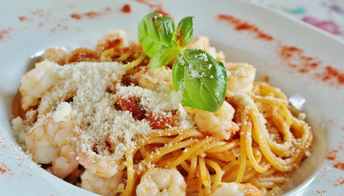 Pâtes aux crevettes sauce crème fraîche-tomates