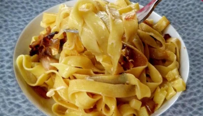 Pâtes aux oignons caramélisés