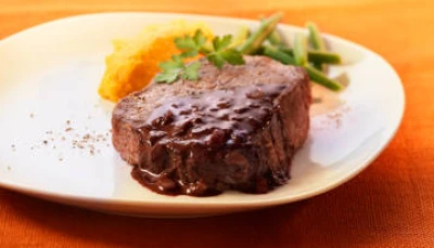 pavé de boeuf sauce chocolat et vin rouge