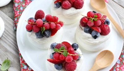 Pavlova aux fruits rouges