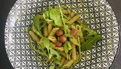 Penne au pesto roquette-noisettes