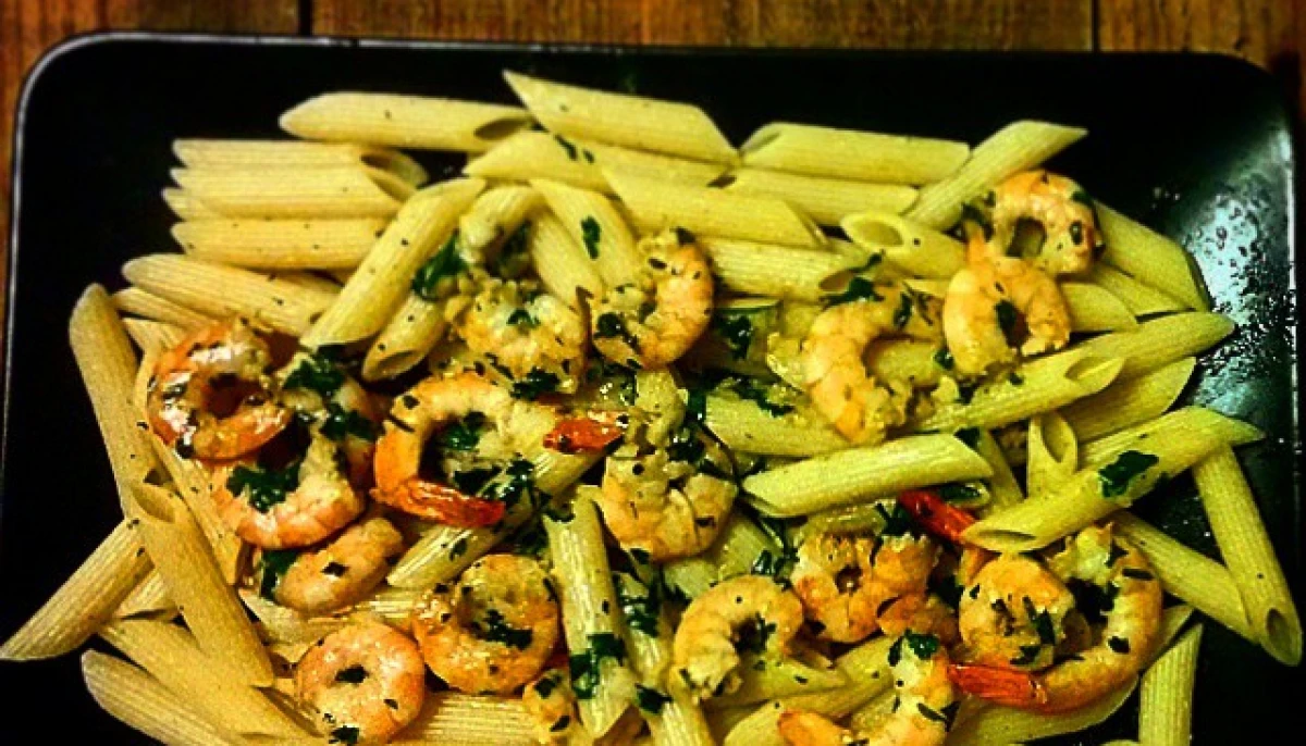 Penne aux crevettes sautées à l'ail