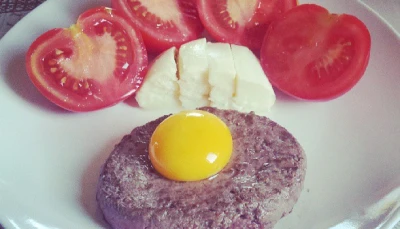 Petit repas équilibré joliment présenté