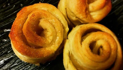Petites roses feuilletées aux pommes