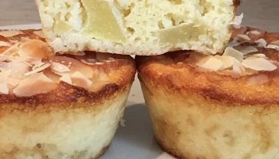 Petits gâteaux de semoule légers pommes-amandes