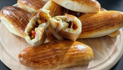 Petits pains briochés aux poivrons et fromage