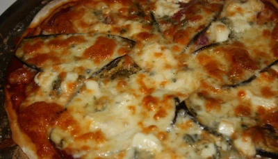 pizza à l'aubergine grillée