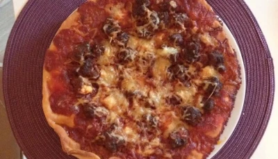 Pizza à la viande de bœuf hachée