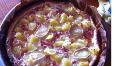 Pizza chèvre lardons pomme de terre