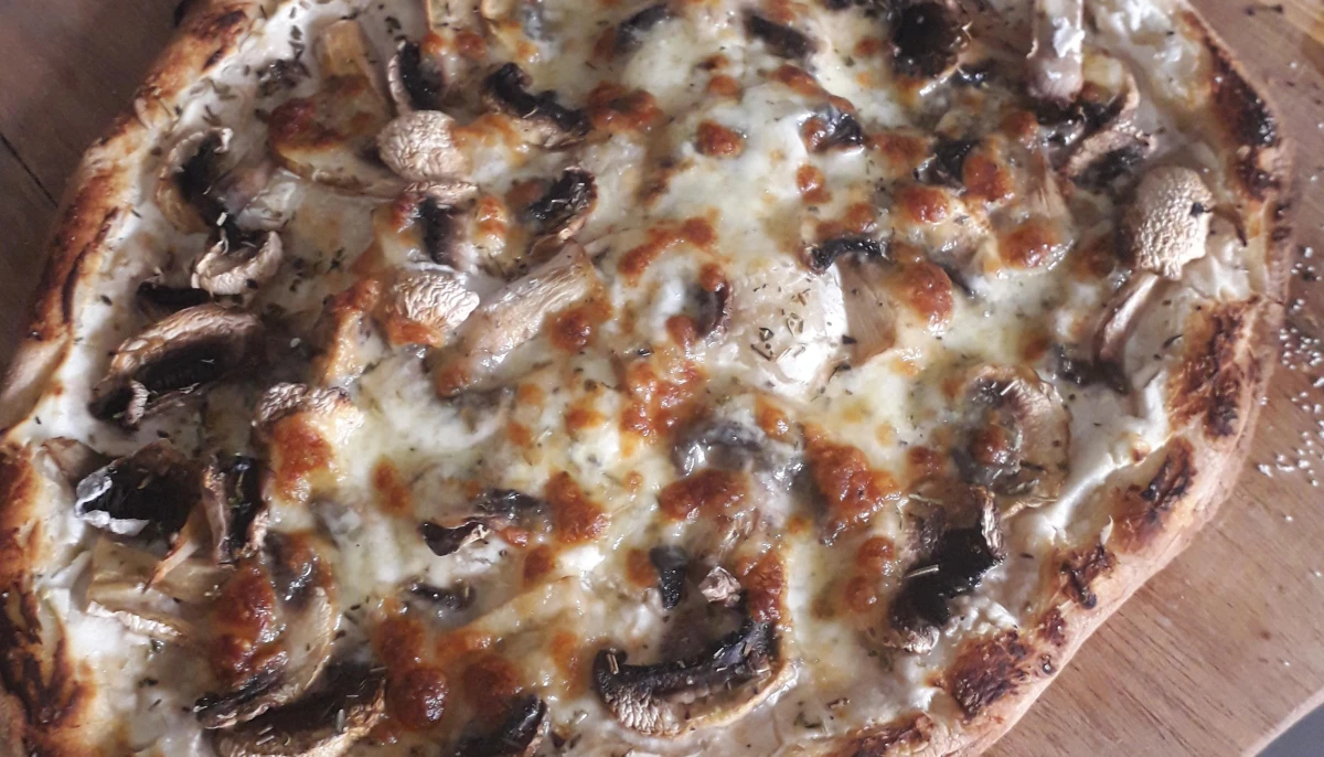 Pizza funghi ricotta