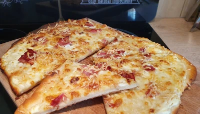 Pizza maison - pâte à la machine à pain