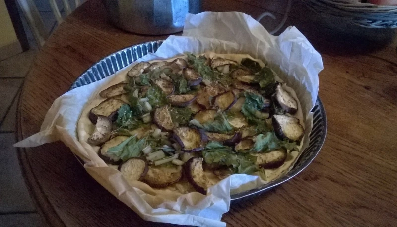 Pizza sucrée aux aubergines grillées et blettes