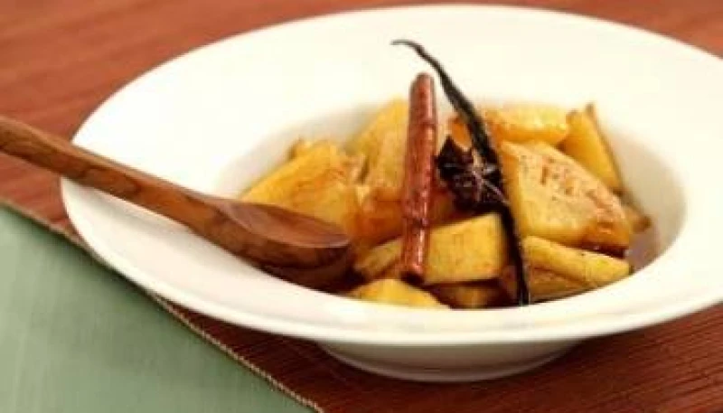 pôelée d'ananas épicée au rhum et sucre roux