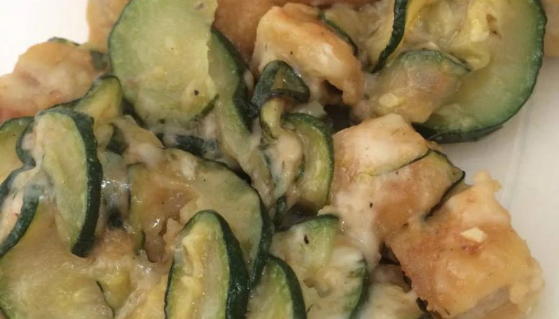 Poêlée de courgettes et nuggets sauce curry