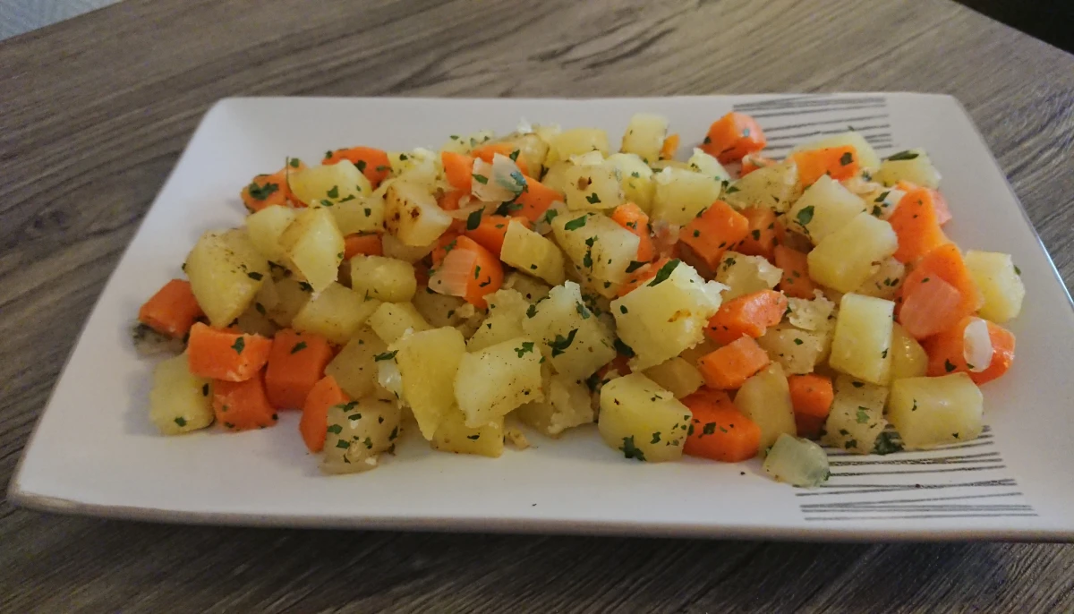 Poêlée pommes de terre/carottes/oignons/persil