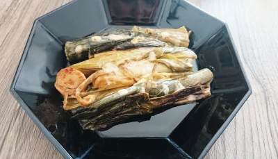 Poireaux dorés au beurre et à la crème