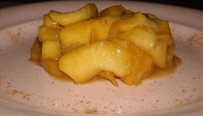 Pomme tiède au caramel au beurre salé
