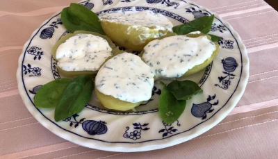 Pommes de terre et leur sauce aux herbes