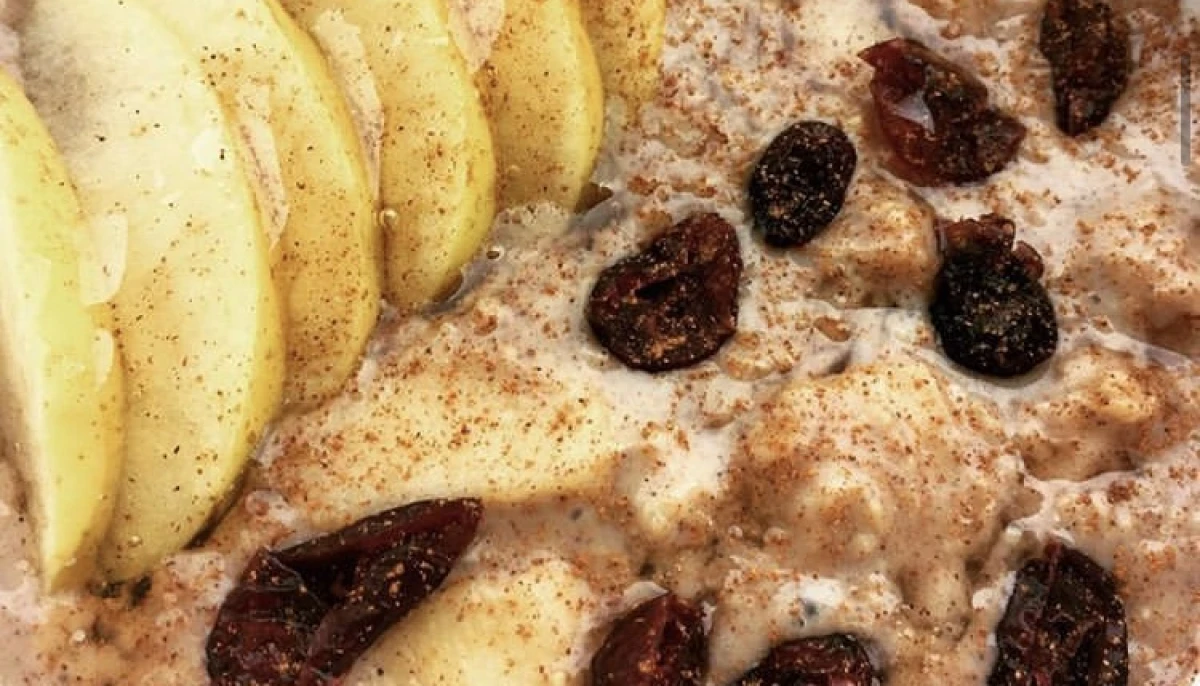 Porridge pomme fondante-cannelle-cranberries