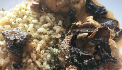 Poulet à la crème de tomates et champignons